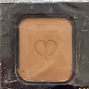 Cle de Peau Refining Pressed Powder Refill it has a little broken in the corner